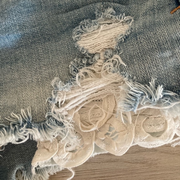 ❌SOLD American Eagle Stretch Distressed Denim Shorts - Picture 4 of 7